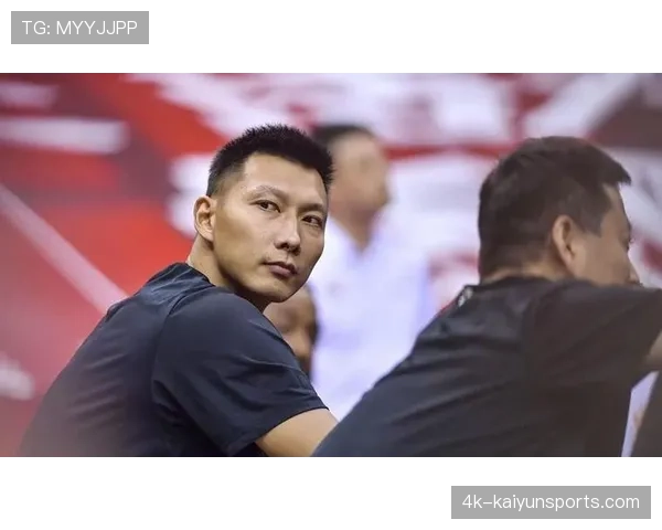 特写:老将易建联现身广东队训练场,担任临时投篮教练指导年轻球员